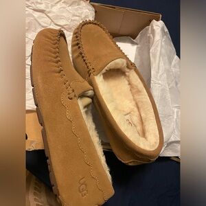 NWT UGG 🤎 Women’s Scalloped Moc